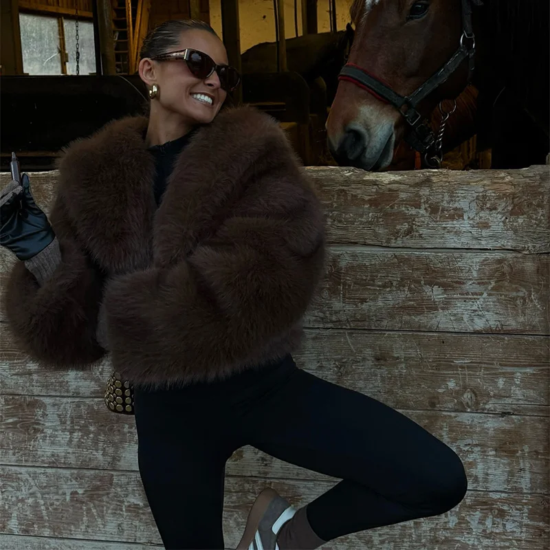 ファッショナブルなヴィンテージフォックスファーコート、厚手の冬用暖かいジャケット、エレガントでカジュアル、時代を超越した万能トレンド、フェミニンな女性用アウターウェア