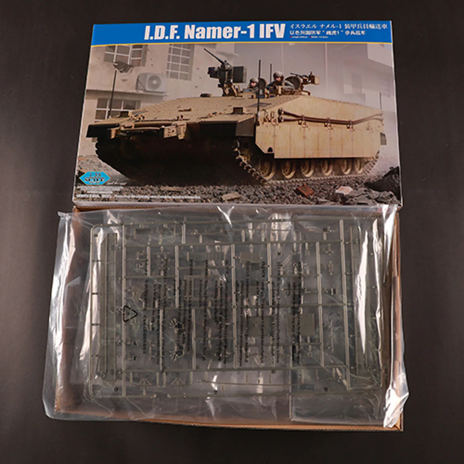 

Hobby Boss 84524 1/35 IDF Namer 1, комплект статической модели тяжелого пехотного боевого автомобиля, более 1100 деталей, 9,4 дюйма для расширенного игрока