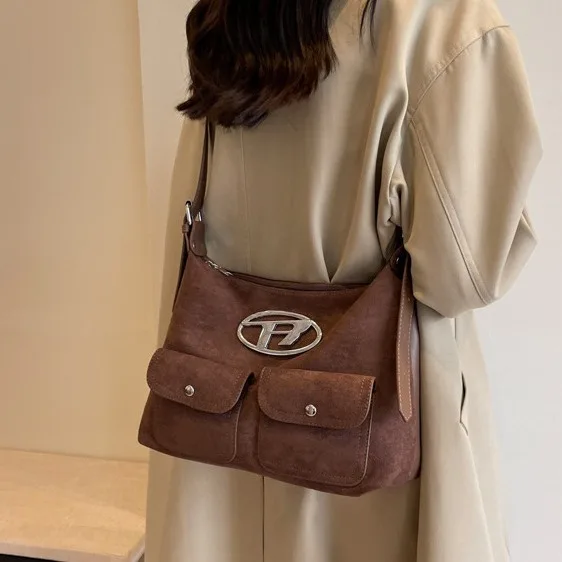 

2025 Новая большая вместительная сумка для женщин, модная многосторонняя сумка через плечо, универсальная сумка через плечо для работы и ежедневного использования ​