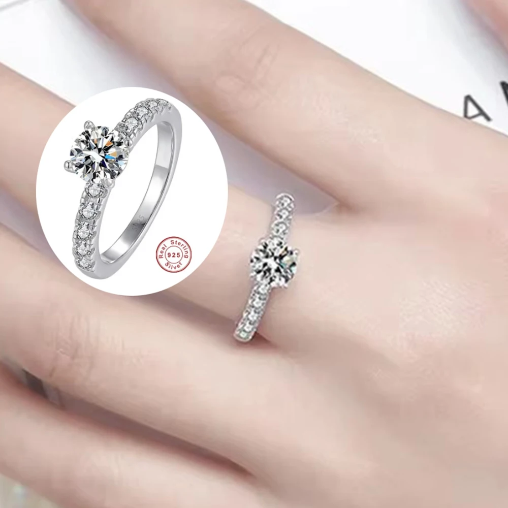Exquisite Moissanite Four Claw Wedding Ring