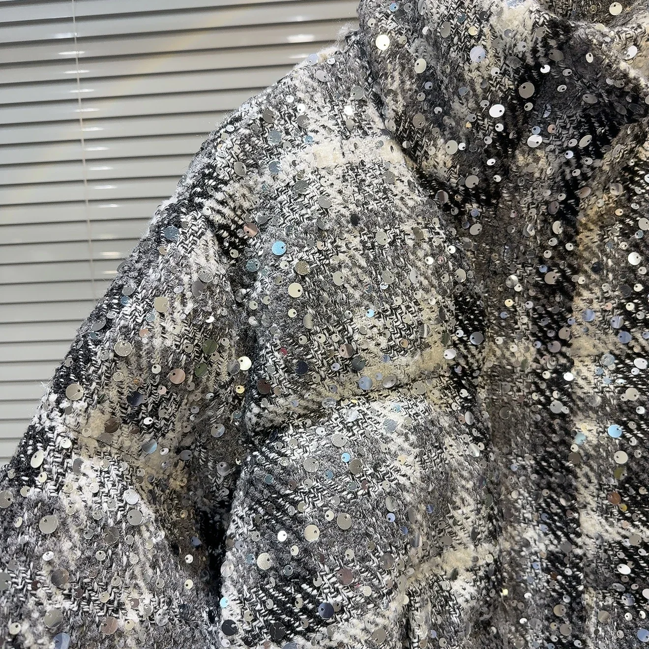 Sequined Tweed Down Jacket 2024 Winter Women Casual Warm Stand Collar Zipper Plaid Short Coats Street Fashion New Down Coats