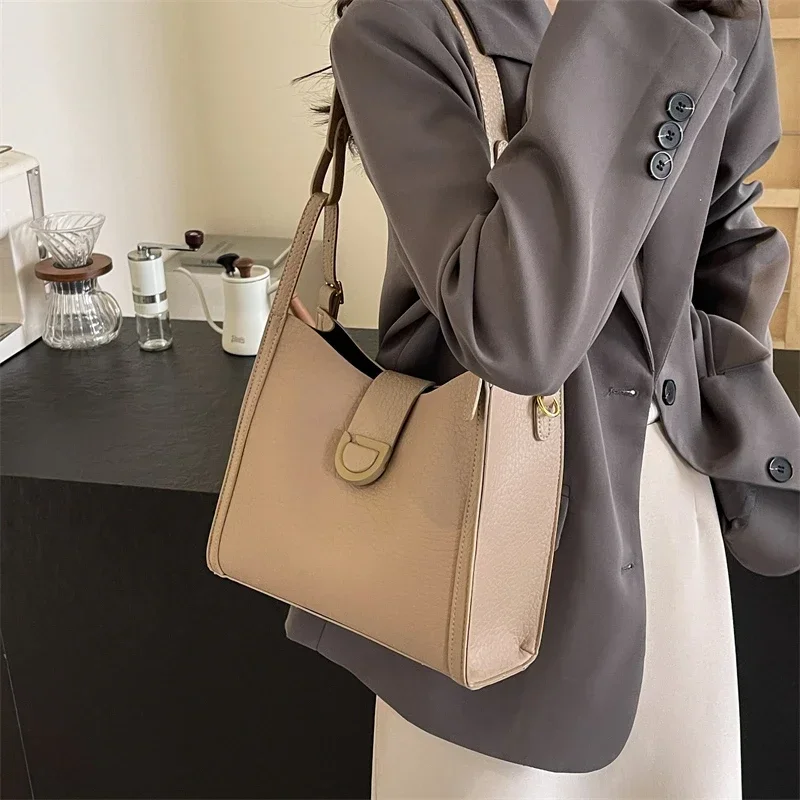 Bolso de hombro y cruzado cuadrado de PU para mujer, bolsos versátiles de alta calidad, a la moda, con cierre sólido, gran oferta, 2024