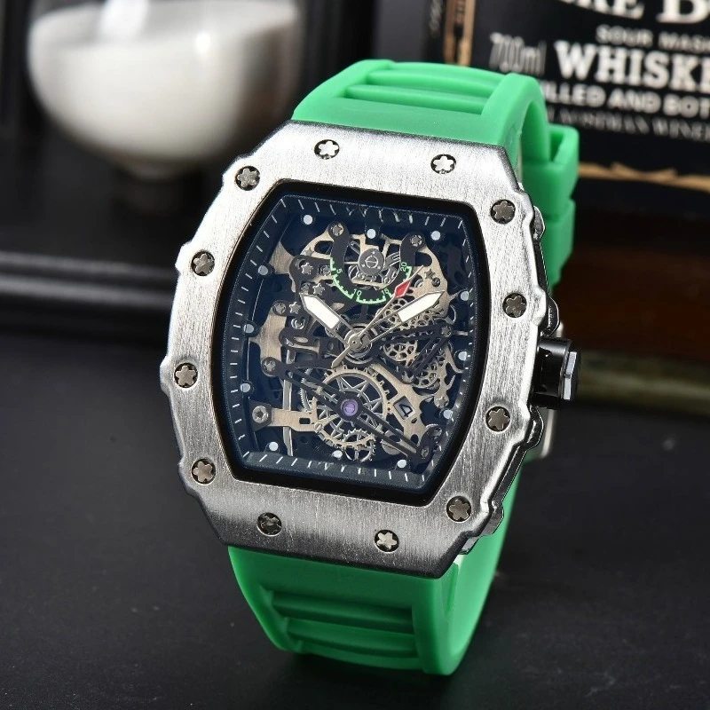 ​ ​ 2025 ساعة كوارتز رياضية هيكل عظمي للرجال طراز ميكانيكي سوار فولاذي غير قابل للصدأ كرونوغراف مضيء موضة خارجية غير رسمية