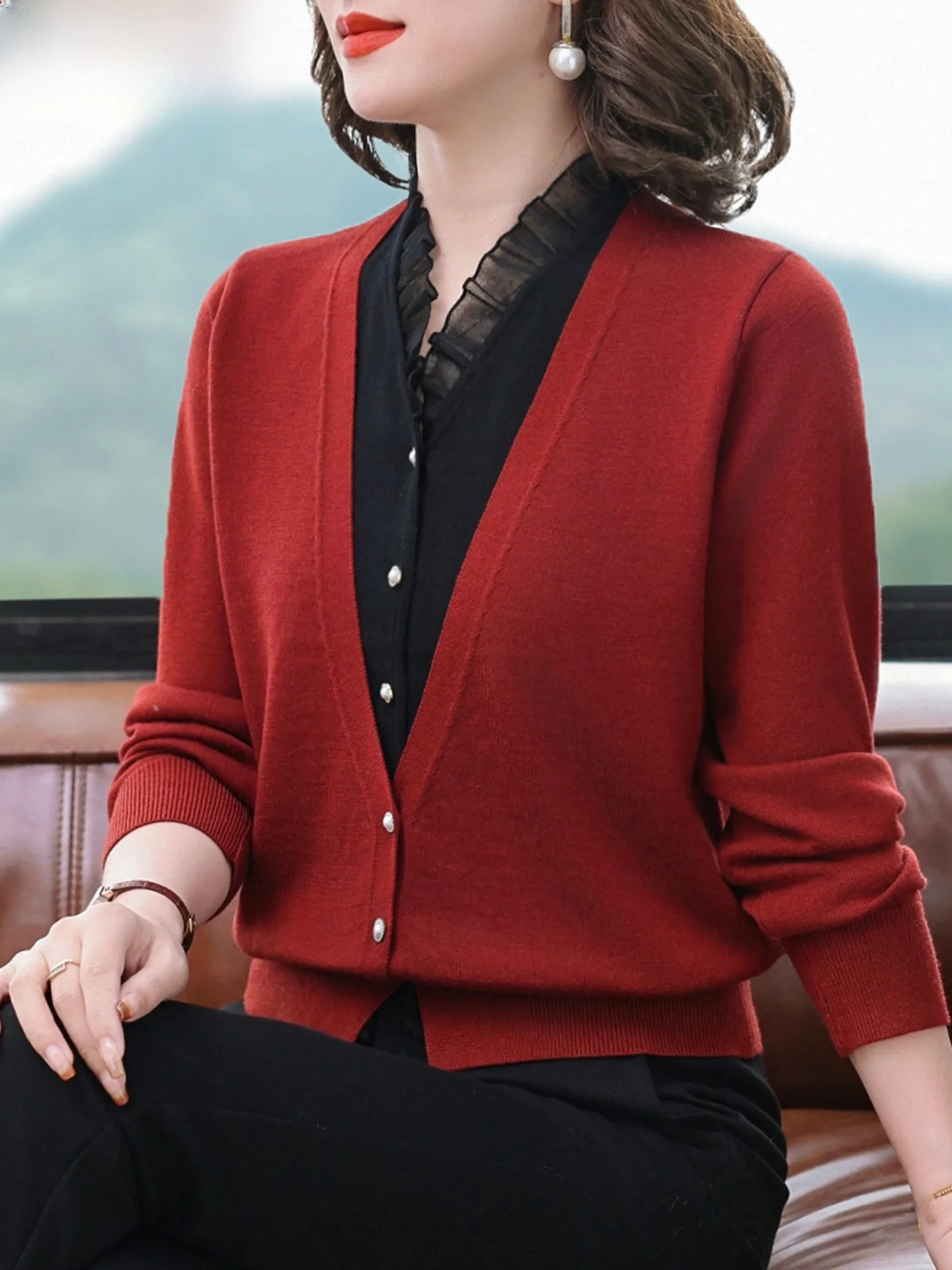 

Осенний тонкий вязаный свитер-лонгслив для женщин среднего и старшего возраста, повседневный, с кружевными вставками и V-образным вырезом