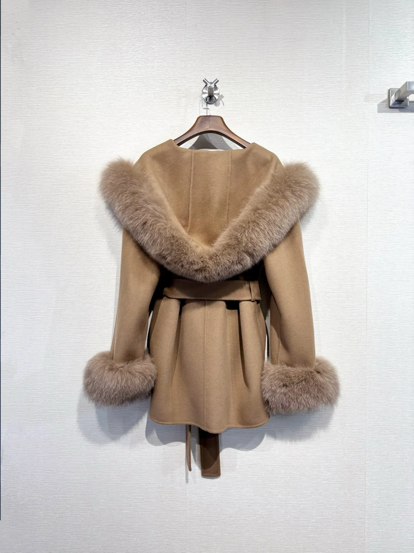 New Women's Camel Short Wrap-Style Cashmere Coat – Soft, Supple, and Delicate to the TouchNO.39