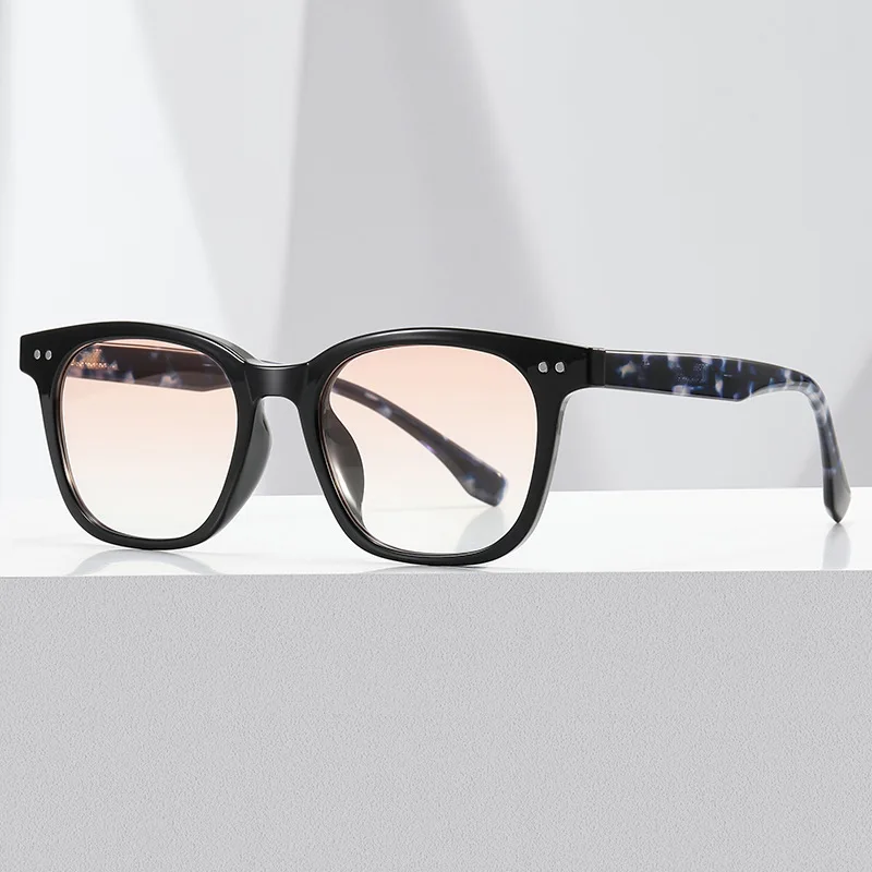 

Новые квадратные солнцезащитные очки с оттенком света, женские и мужские модные УФ-блокирующие синий свет, модный мастер-дизайн, бестселлер