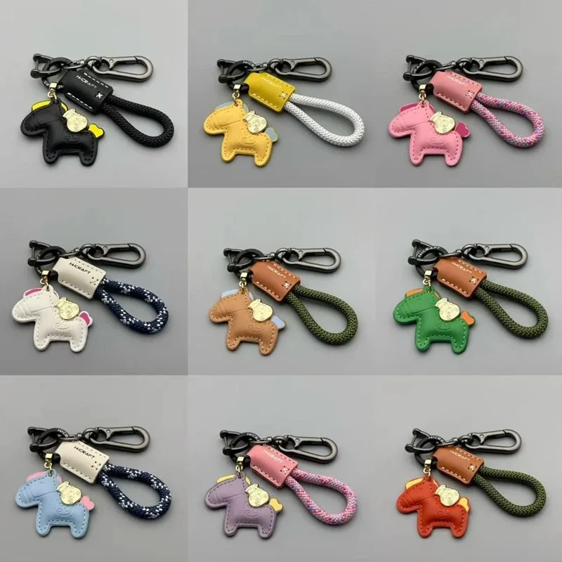 Porte-clés de voiture en cuir, 1 pièce, minimaliste, avec sangle de qualité supérieure, porte-clés durable pour hommes, femmes, cadeau de couple