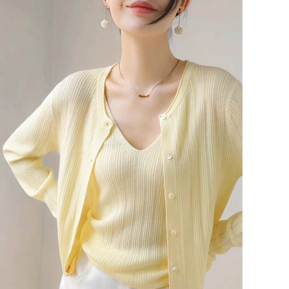 

2026 Autumn New Suspender Vest Knitted Cardigan Two-piece Top Small Long-sleeved Women's Sweater
