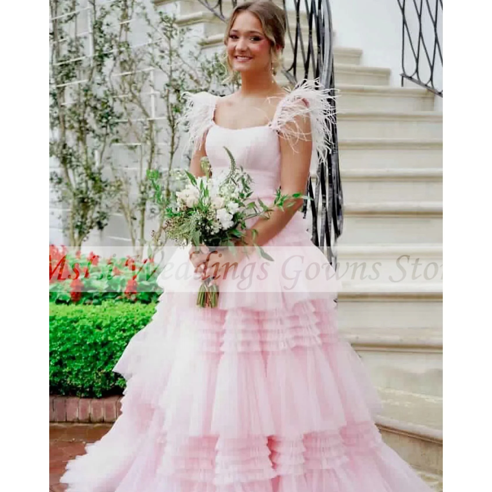 Pink Wedding Dress Bride Gowns Feathers Tiered Sleeveless Elegant Floor Length Pricess Gown For Wedding Party Vestido De Noiva