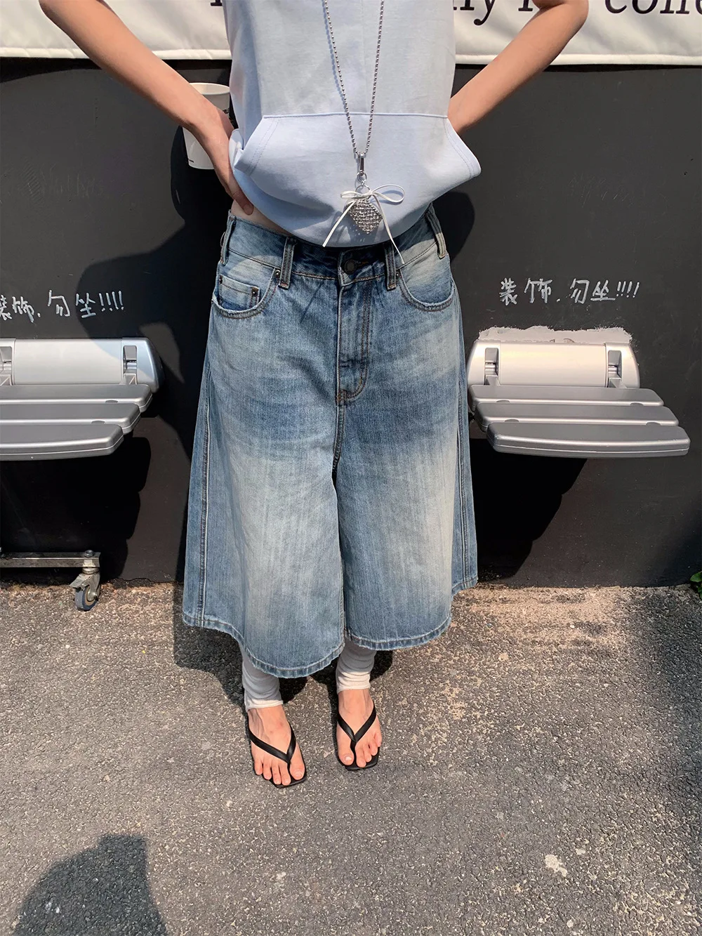 Szerokie spodnie jeansowe damskie vintage do łydki, spodnie z średnim stanem, sprane, postarzane, z kieszeniami, streetwear, lato 2025, damskie jeansy.