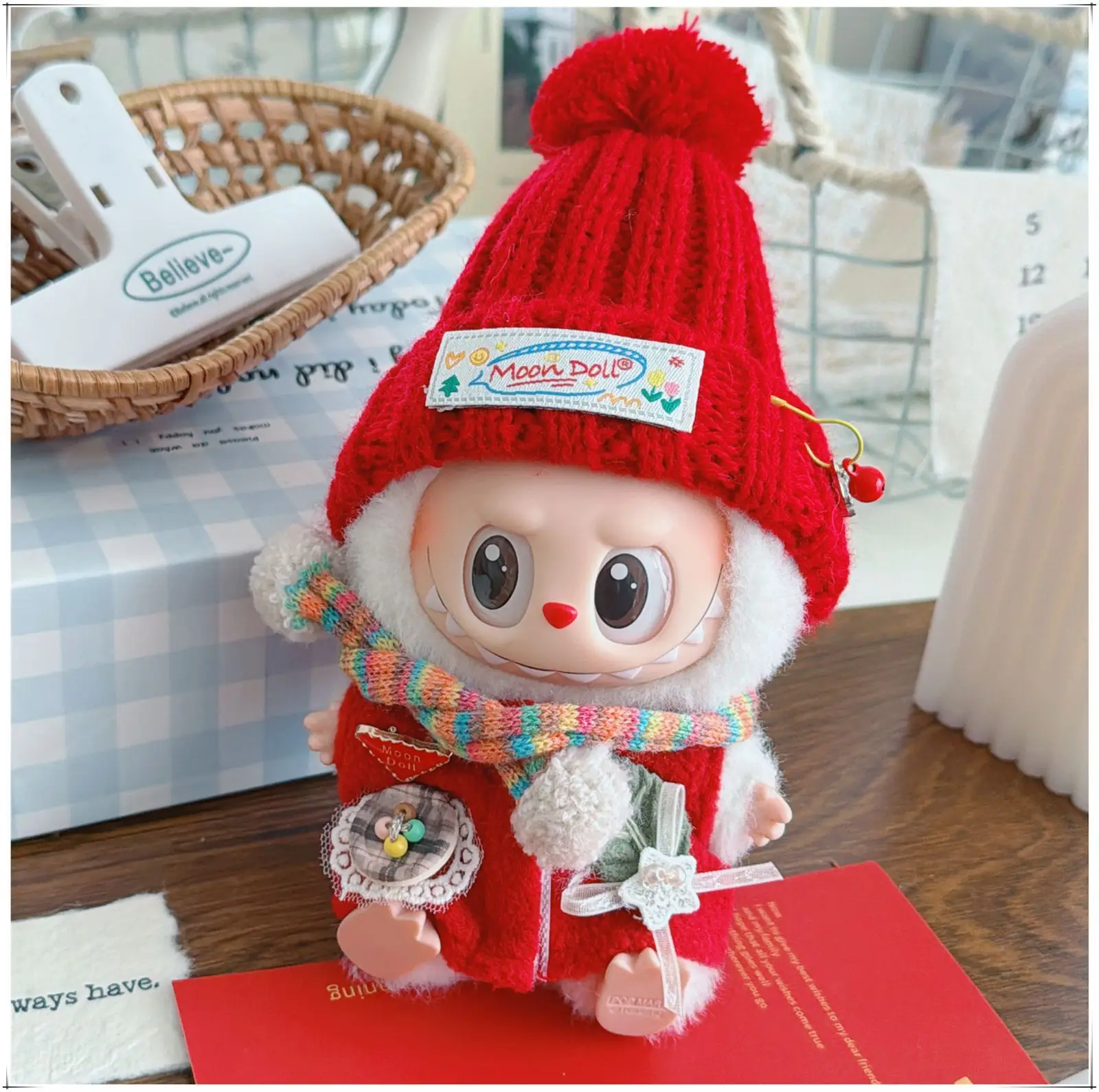 ชุดเสื้อผ้าตุ๊กตา Labubu น่ารัก ขนาด 10-17 ซม. ชุดเสื้อกั๊กสีแดง หมวก ผ้าพันคอ สำหรับปีใหม่ ของเล่นเสริมสำหรับตุ๊กตา ของขวัญสำหรับแฟนๆ ผู้หญิง