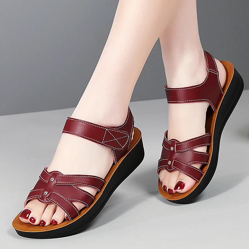 

Сандалии для мам, летняя женская повседневная обувь среднего и пожилого возраста, туфли на танкетке для бабушки на плоской подошве, большие размеры 36-43 WSH5354