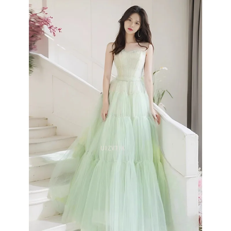 فستان زفاف كوري بسيط باللون الأخضر الفاتح لالتقاط الصور بدون حمالات ثنيات بطول الأرض فستان سهرة أنيق طويل لحفلات أعياد الميلاد