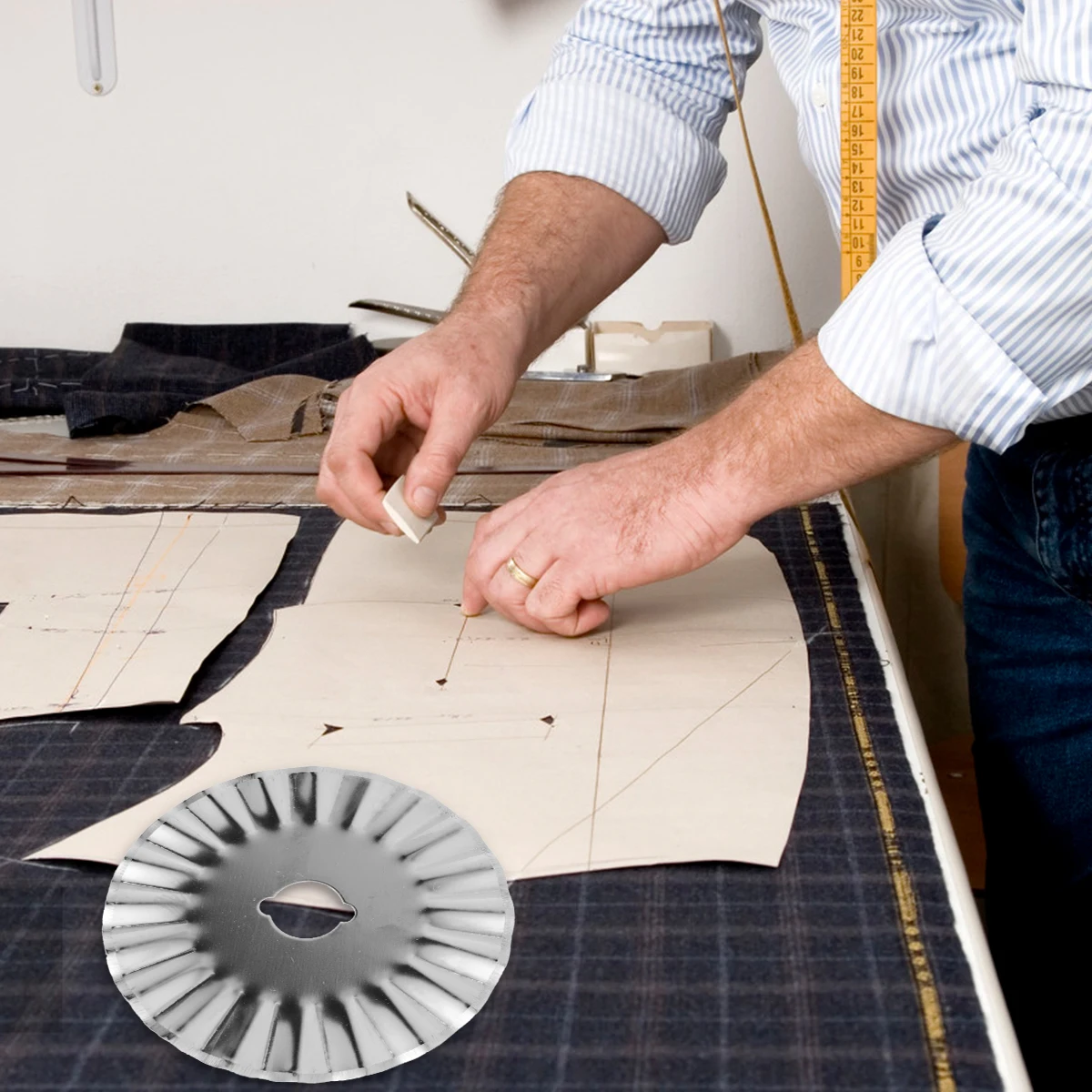 

7 pcs Cloth Cutting Blades Rotary Wavy Accessories Fabric Plastic Craft Storage Case Included 4 Straight 1 Dashed