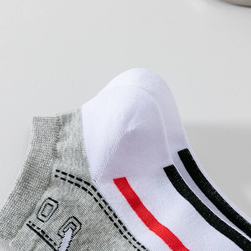 5 pairs of autumn and winter men\'s sports socks, summer casual, sweat wicking, comfortable, breathable and odor proof