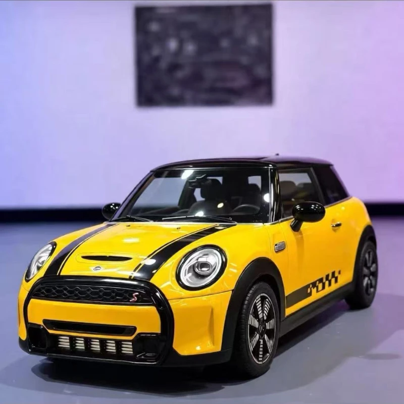 

Toy desktop collection ornaments 1:18 MINI alloy sedan model sliding multi door high detail photography props exquisite gifts