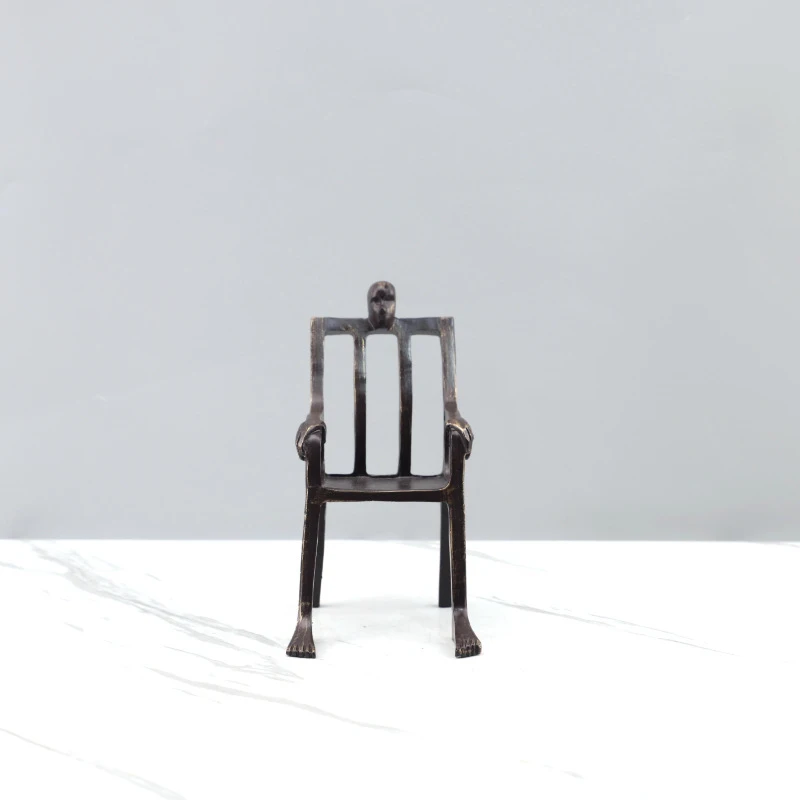 New Chinese-style retro minimalist black metal figurine samples for living room, office and bedroom decoration.
