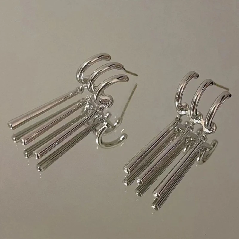1 par de pendientes de Anime Zoro, pendientes de Cosplay para hombres y mujeres, joyería para Piercing, pendiente Triple falso a la moda, pendiente largo colgante