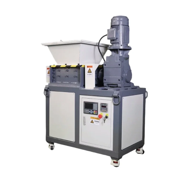 A convenient plastic crushing machine