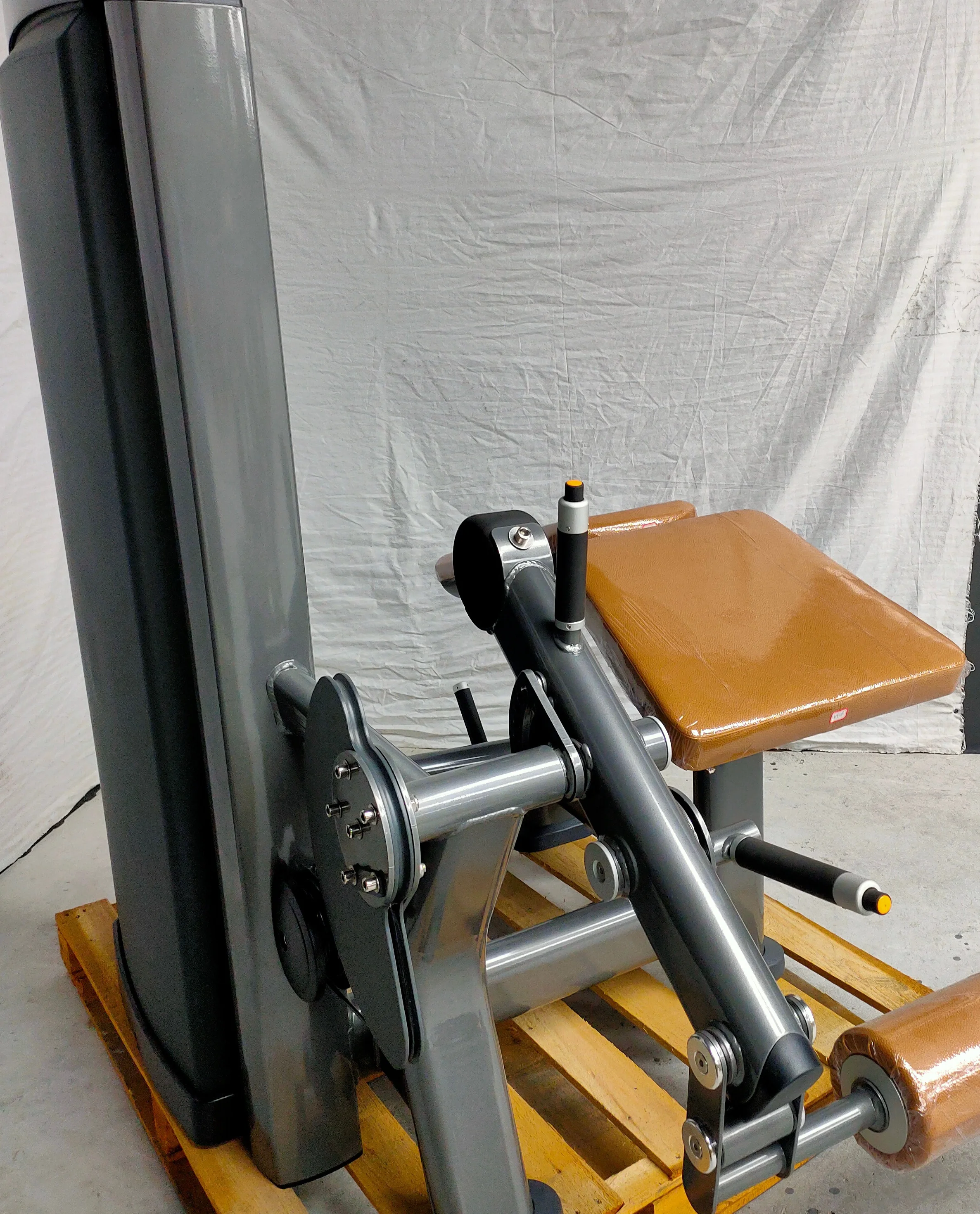 

Wholesale All-In-One Seated Leg Curl and Prone Leg Extension Machine 3 Functions Strength Training Gym Equipment