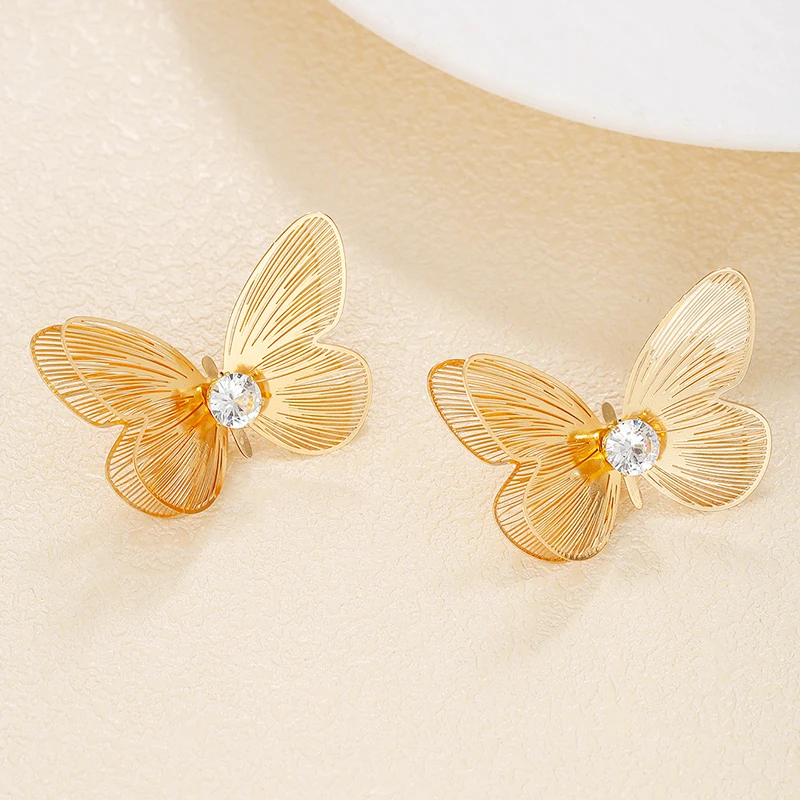 New Arrival Dimensional Butterfly Stud Earrings for Women Trendy Metal Hollow Design 2 Wearing Methods Zircon Earrings Jewelry