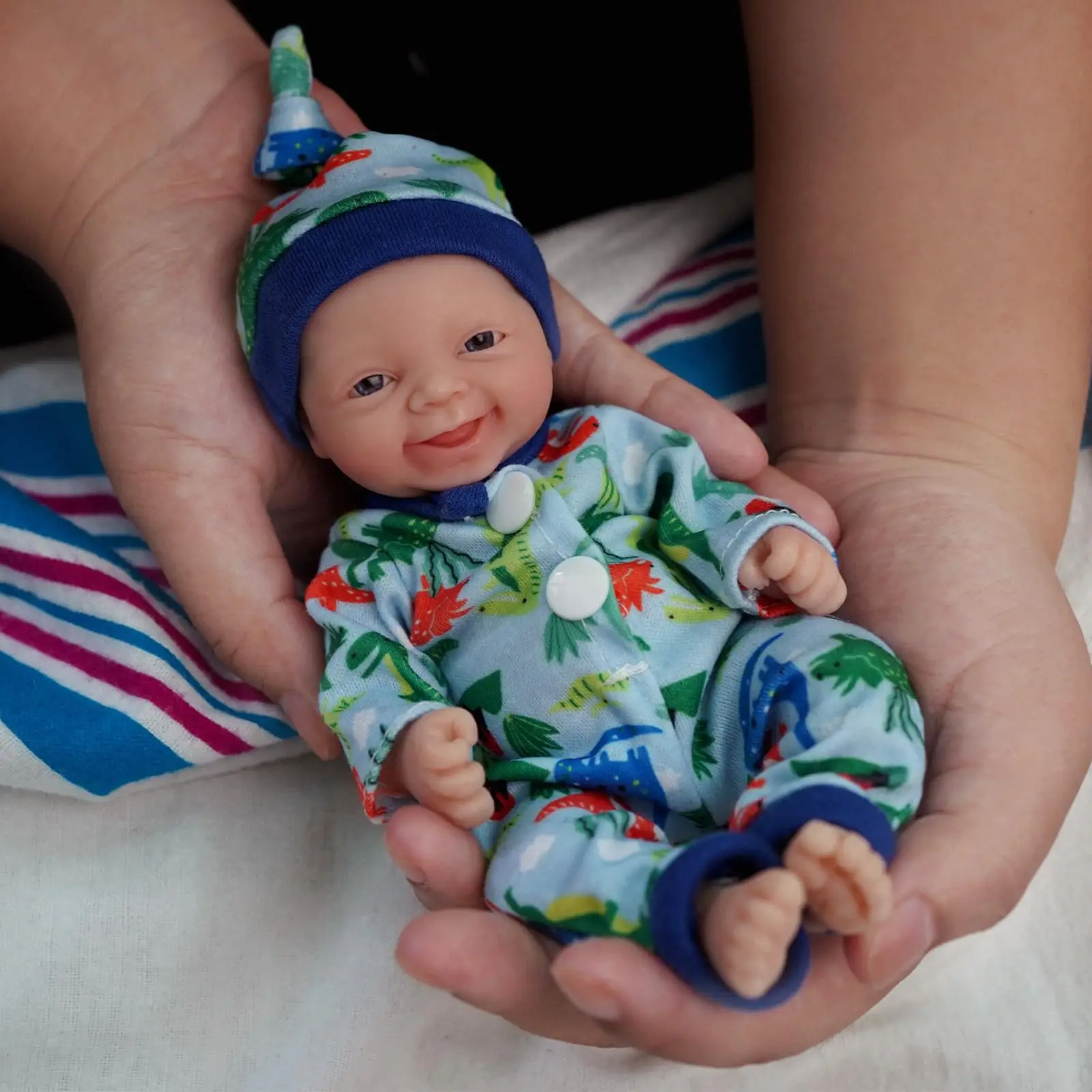 7 Inch Mini Reborn Baby Dolls,Silicone Full Body Baby Soft Skin Realistic Baby Doll with Feeding Accessories Gift Box(Boy/gril)