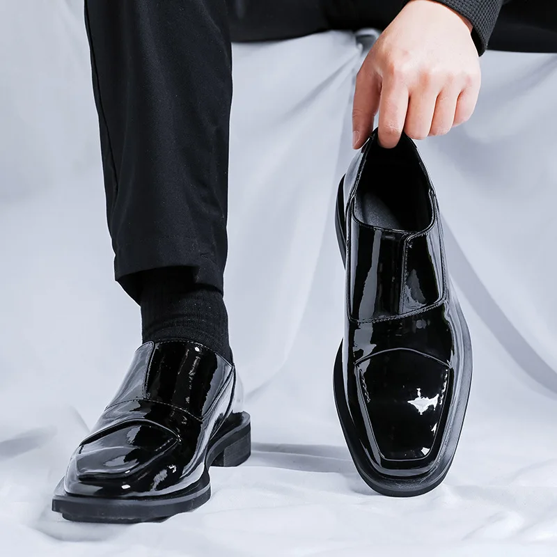 

2025 британские деловые повседневные черные лоферы из лакированной кожи для мужчин, свадебные туфли Hombre, повседневные банкетные вечерние модельные туфли, мужские туфли