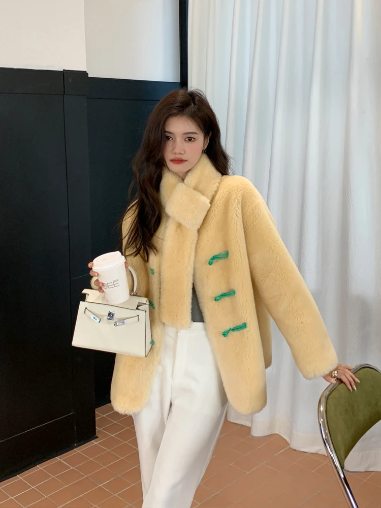 

Haining Lamb Wool Sheepskin Fur Coat Women's Winter New Fur Integrated Short Plate Buckle