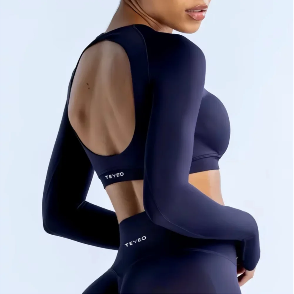 Динамический укороченный топ с длинными рукавами и логотипом. Женский топ с коротким рукавом для йоги. Легкий укороченный топ для спортзала. Бесшовный велосипедный спортивный топ с длинным рукавом.