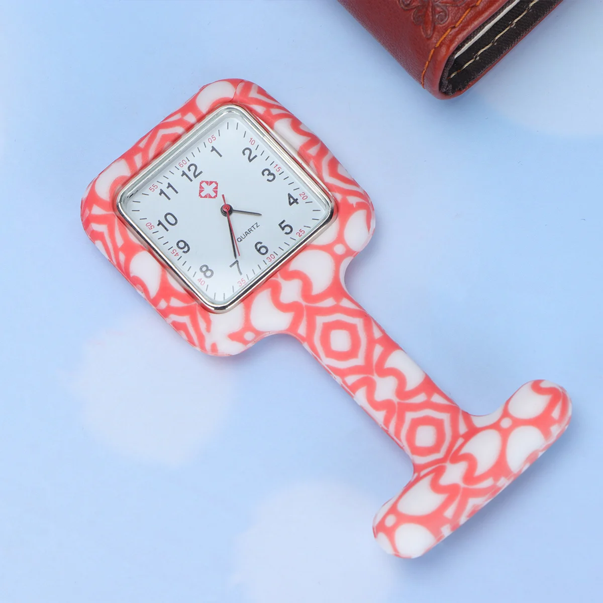 Montre d'infirmière en Silicone, montre de poche carrée médicale Portable pour médecins et infirmières, numéro clair, heure précise, cadeau aléatoire