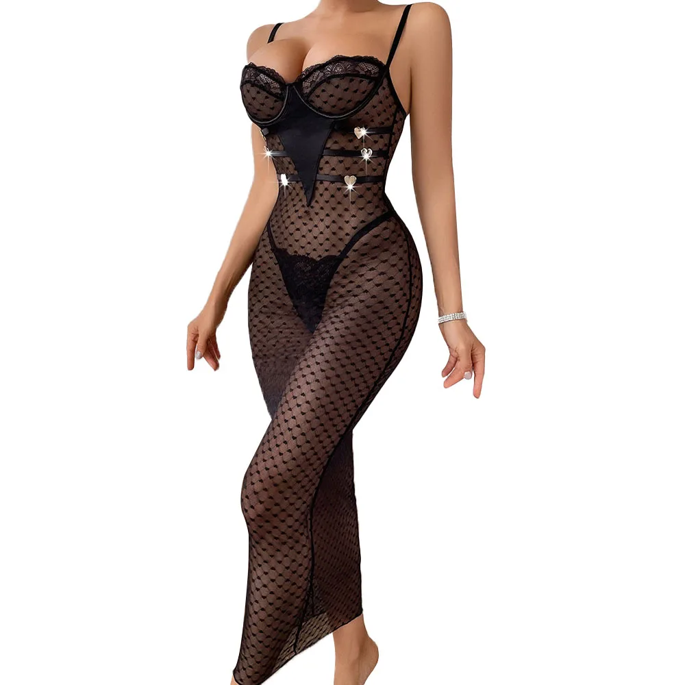 

Сексуальное белье: облегающее длинное платье-комбинация, прозрачное сетчатое макси-платье с трусиками-стрингами, кружевное платье с сердечками, нижнее белье