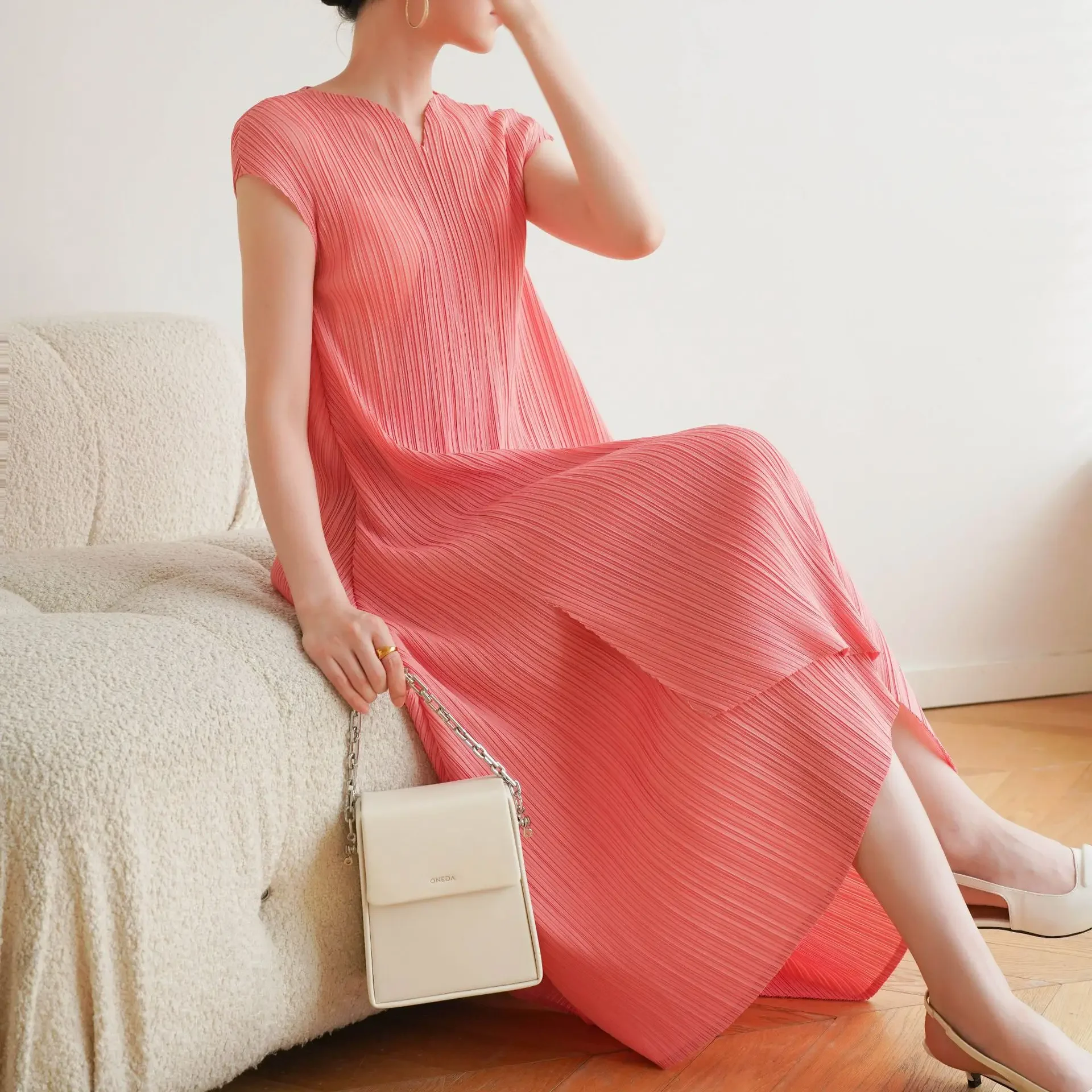 

Pleats Women's Solid Color V-neck Dress Pleated 2023 Summer Fashion Loose Large Size Irregular Hem Party Dresses Women Clothing