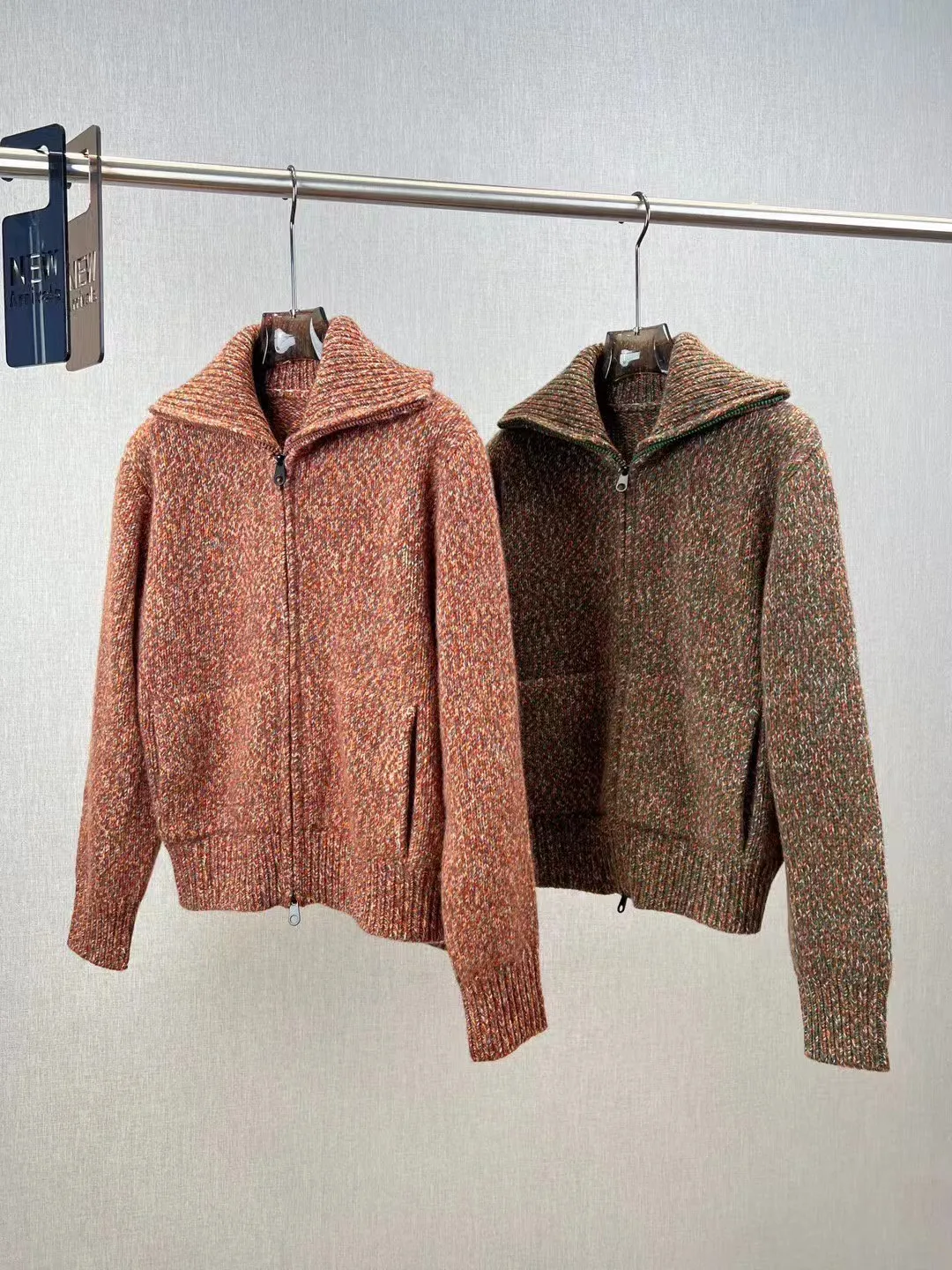 Hochwertige, maßgeschneiderte Damen-Strickjacke mit Rundhalsausschnitt und Doppelreißverschluss