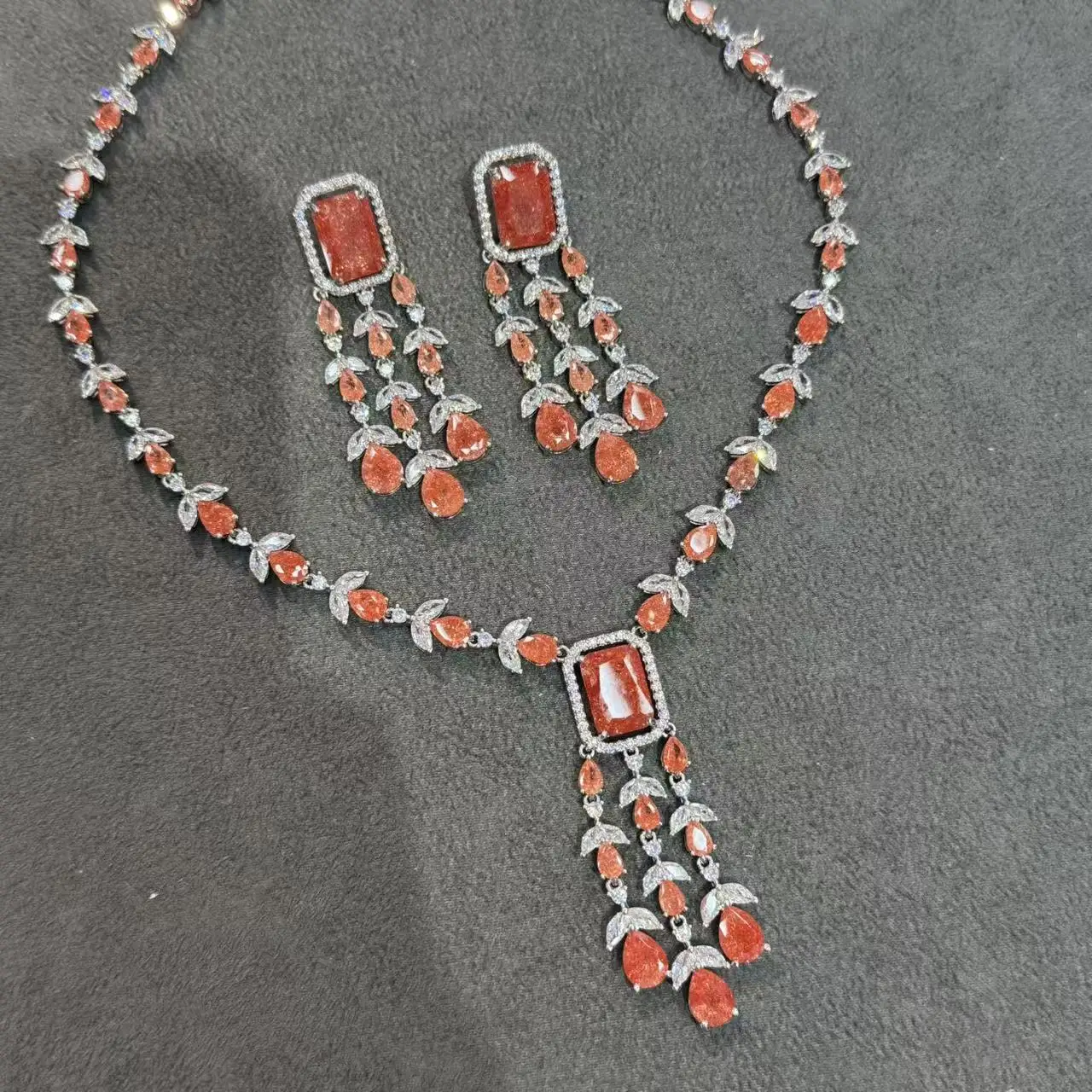 

Full Transparent Crystal Long Shoulder-Sweeping Fresh Sweet Fashion Rhinestone Earrings and Necklace Set