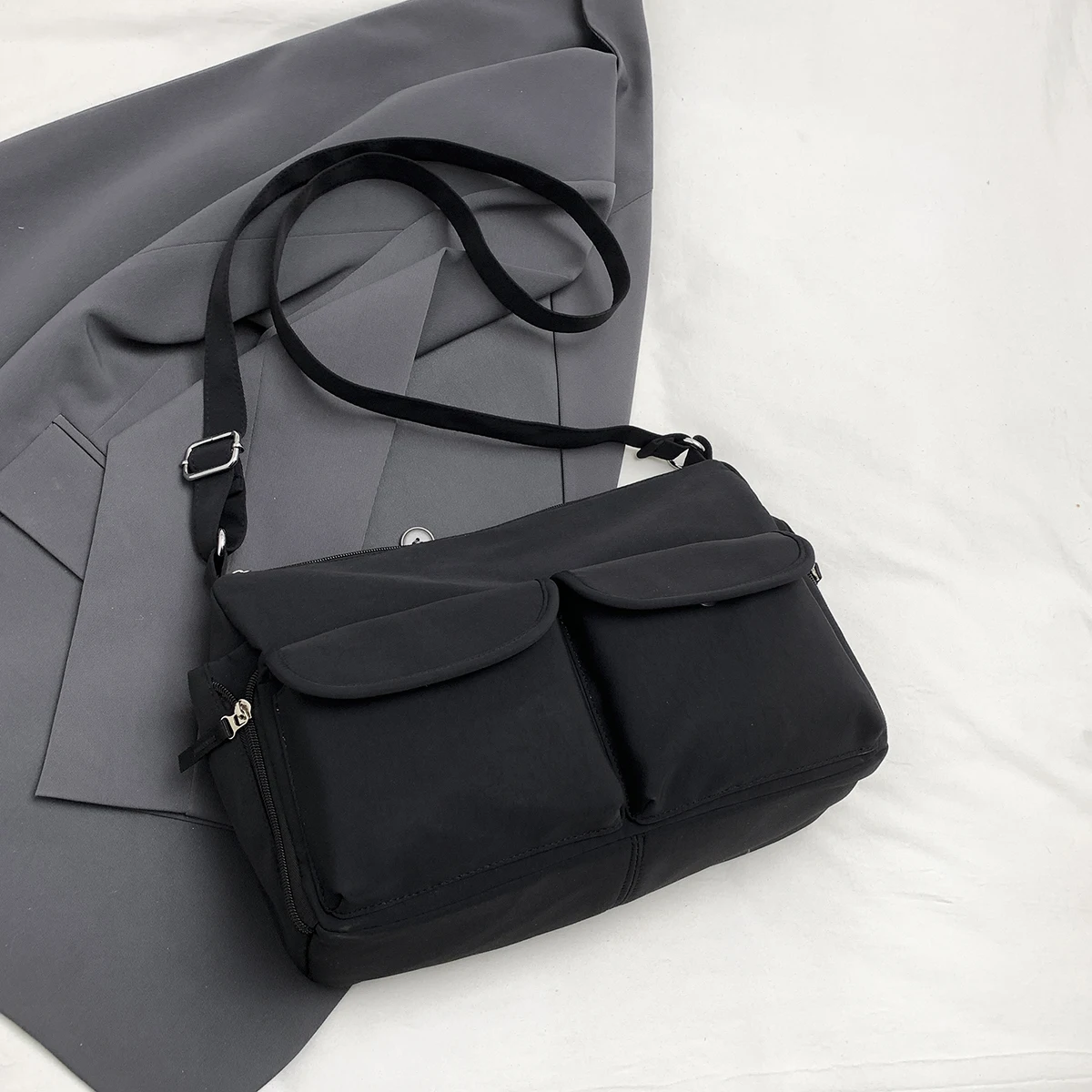 

Women's Nylon Crossbody Bag with Dual Front Pockets, Large Messenger Bag, Casual Shoulder Purse for Work, Travel and Daily Use