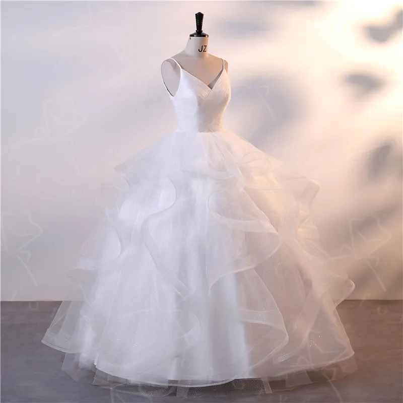 White Quinceanera Dresses New Elegant Spaghetti Strap Party Dress Real Photo V-neck Ball Gown Simple Prom Dress For Women