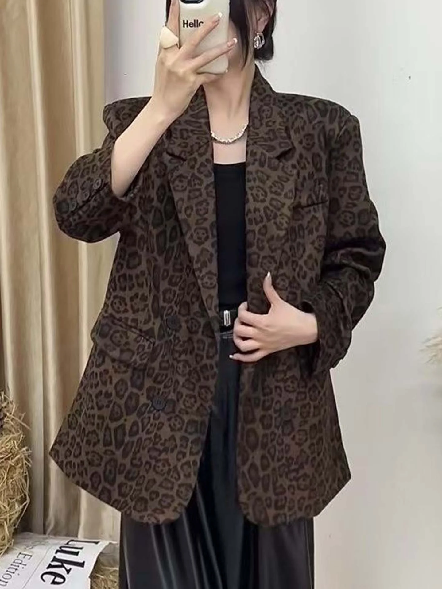 ชุดสูทลายเสือดาวแขนยาวสำหรับผู้หญิง รุ่นใหม่สำหรับฤดูใบไม้ร่วง สไตล์ลำลองอเนกประสงค์ แมทช์ได้ทุกฤดู เสื้อโค้ทแฟชั่นสำหรับผู้หญิง