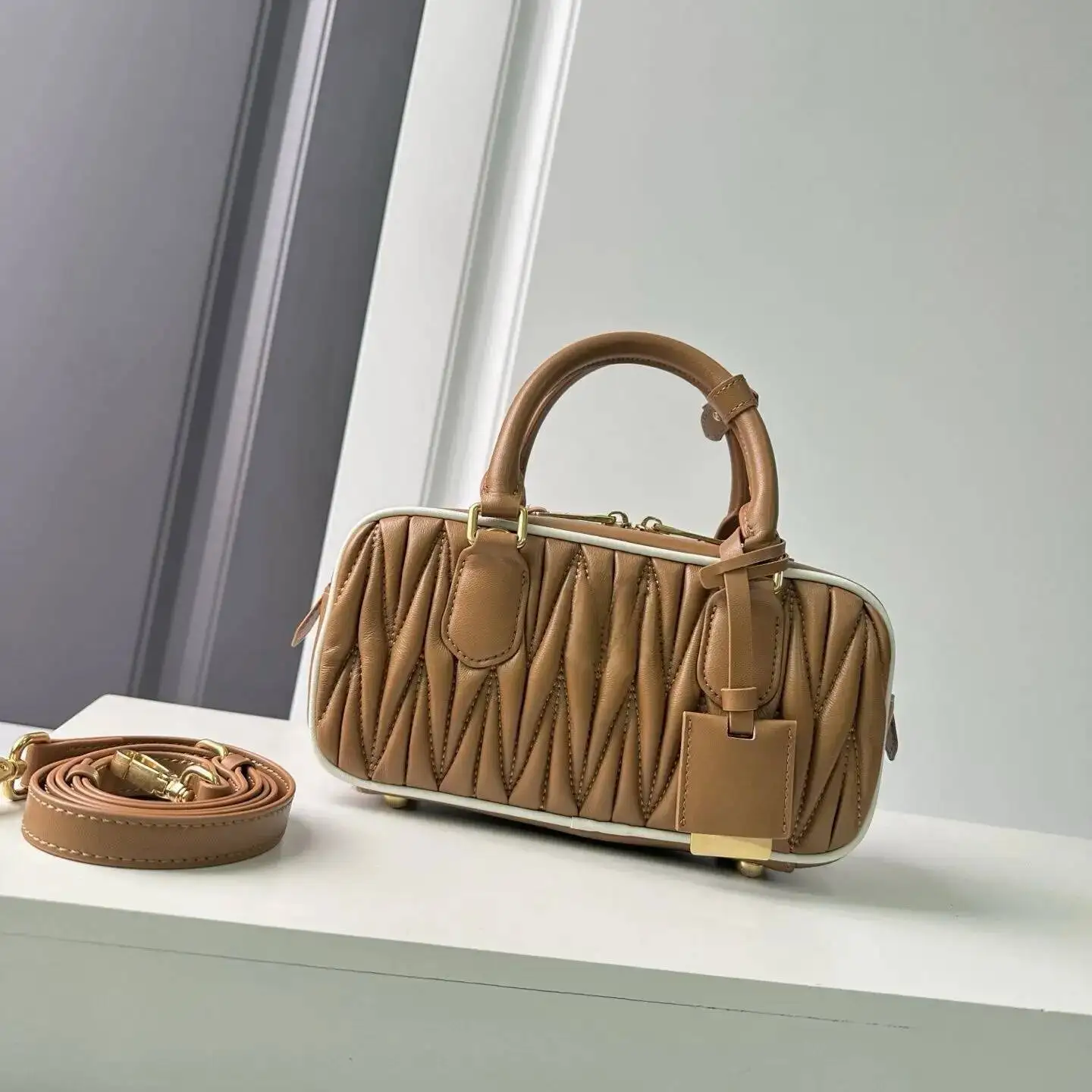 

Women Luxury High End Leather Elegant Fashion Shoulder Bag Designer Classic Tote Handbag For Urban Commuter Lifestyle Wear