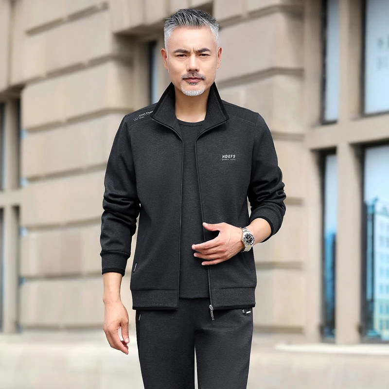 

Мужской повседневный спортивный костюм-тройка (футболка, брюки, жилет) для мужчин среднего и старшего возраста: комфортная и дышащая одежда. Новинка весны.