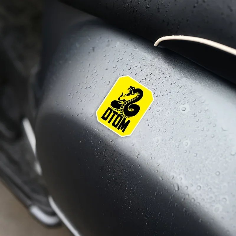 

1 шт., автомобильная наклейка «DTOM», «кобра», отличительный дизайн со змеей и надписью, модный аксессуар для автодекора