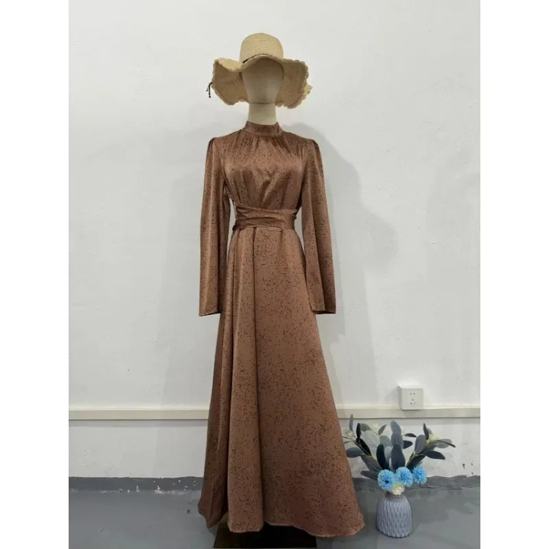 أزياء الصلبة اللون الربيع لطيف الرياح الدانتيل متابعة الساتان طباعة سيدة نمط فستان طويل S9115