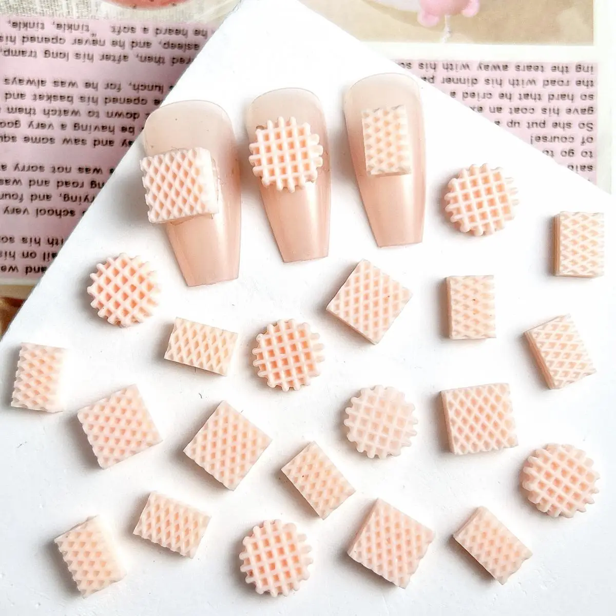 

30PCS Sweet Simulated Biscuit Resin Nail Charms Creative Luminous Geometric Cookies Nail Art Decorations DIY Gentle Style Nails