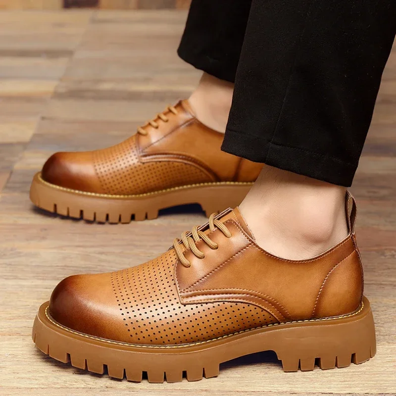 Thick Sole Leather Shoes for Men British Style Brogue Shoes Fashion Round Toe Lace-up Men Casual Hollow Leather Oxford Shoes