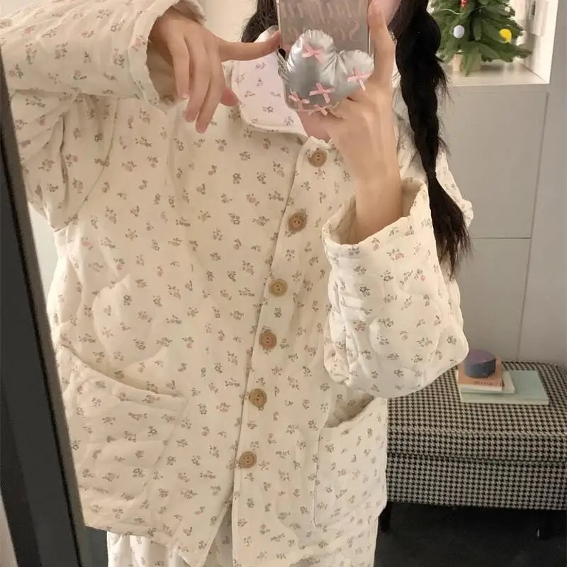 بيجامة نسائية صغيرة مطبوعة بالزهور من القطن الهوائي للفتيات للخريف والشتاء سميكة من الفلانيل مبطنة بالصوف طقم ملابس منزلية بنمط جديد