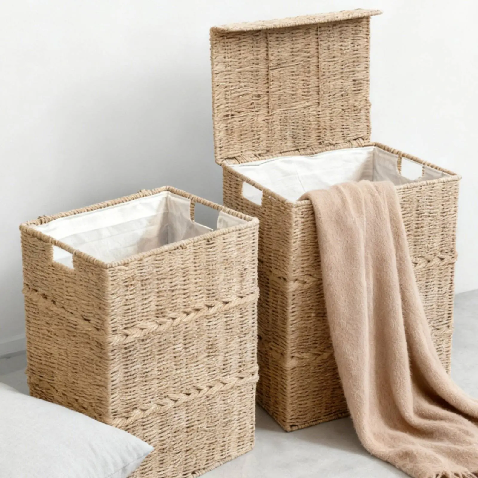 

2 Pieces Lidded Laundry Hamper Lightweight Lidded Laundry Basket Woven Hamper Handwoven Household Storage Portable for Bedroom