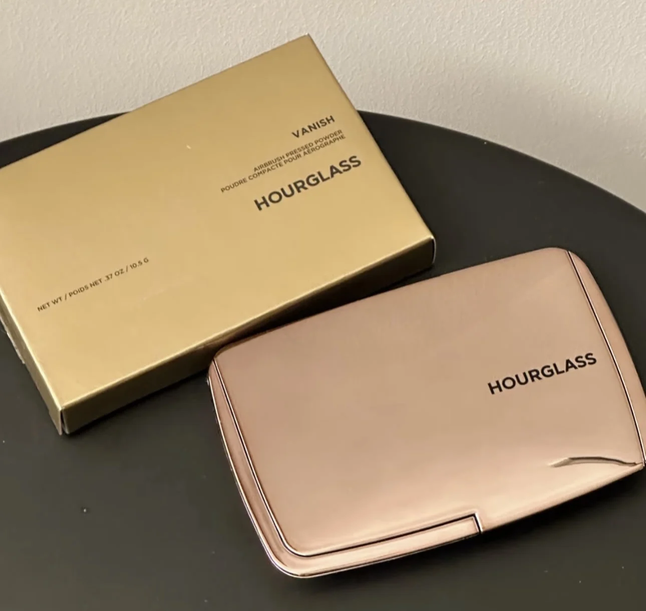 แป้งฝุ่นอัดแข็งเนื้อละเอียด 10.5 กรัม ยี่ห้อแท้ Hourglass Vanish Airbrush ควบคุมความมัน ติดทนนาน เนื้อบางเบา โปร่งแสง สำหรับเซ็ตเมคอัพ