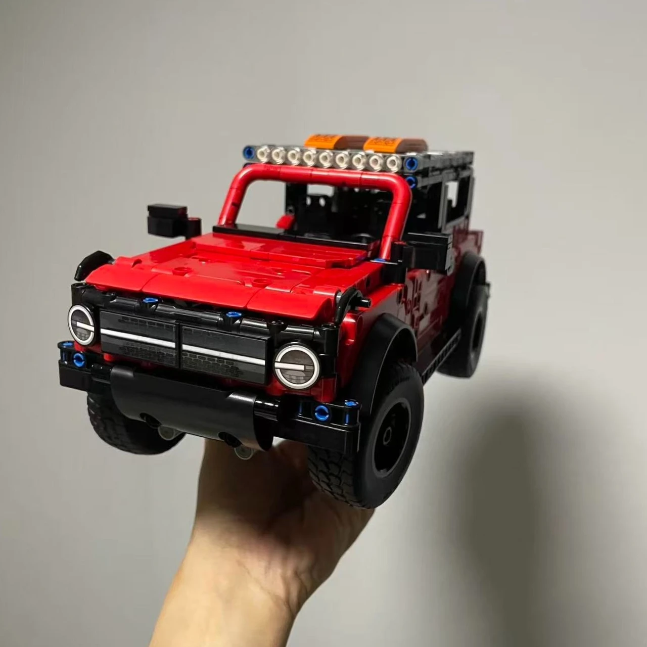 

Красная модель внедорожника в стиле Диснея, строительная игрушка 42213, набор шестерен, детский подарок на день рождения, Рождество для вечеринок, товары на складе