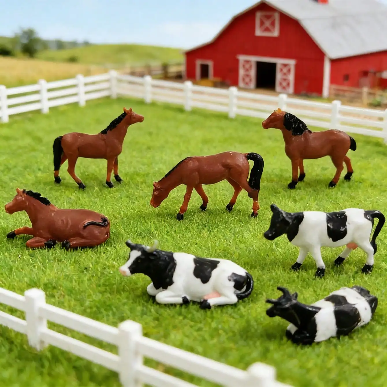 1:87 Miniature cow and horse model ornaments, tiny animal models, suitable for model house farms, lawns and outdoor scenes.