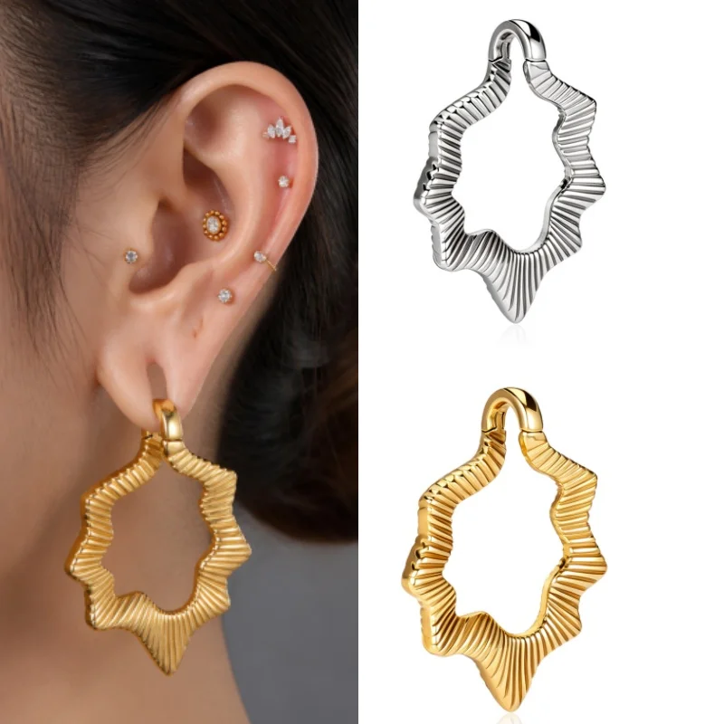 Doearko 2pcs Stainless Steel Textured Star Shapee Ear Gauges ear weights, Hollow Wavy Flare Ear Plugs Tunnels