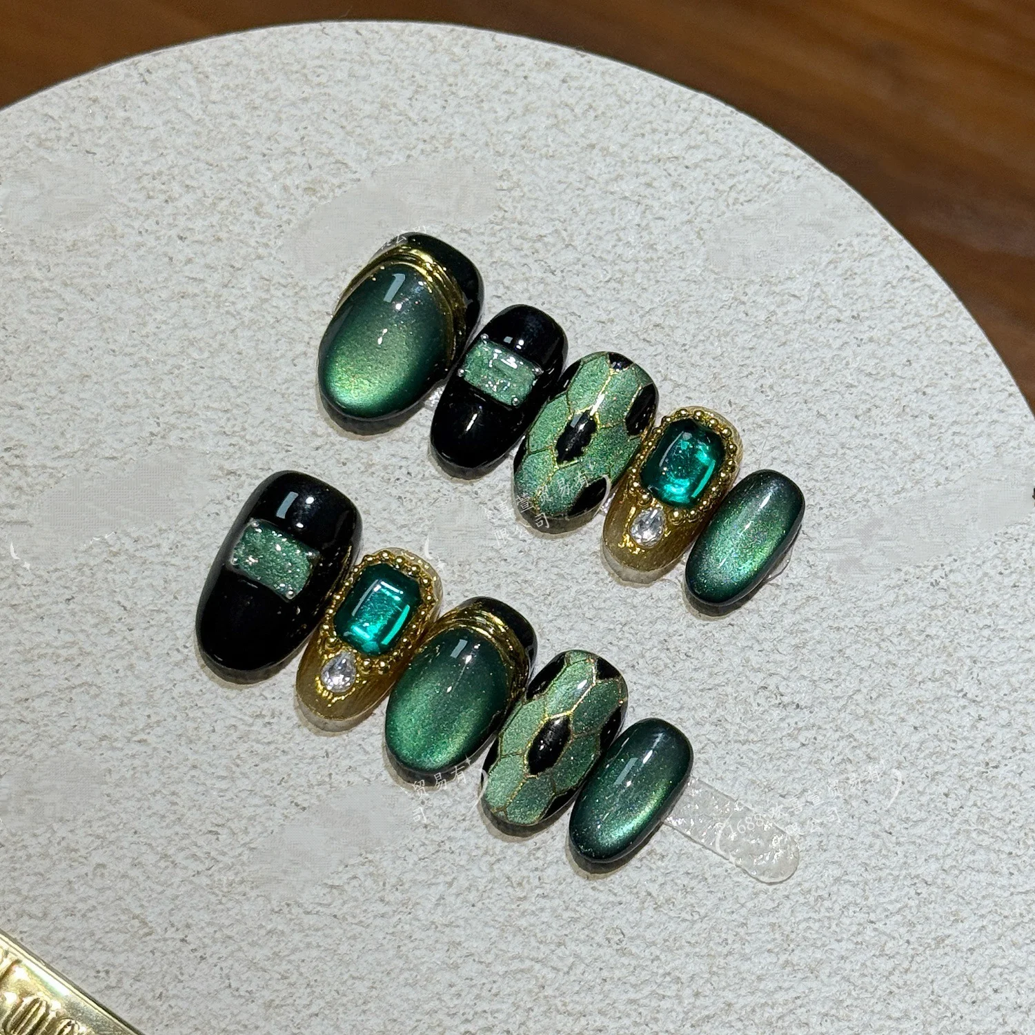 Cat's Eye-displays Wit slangenpatroon Aristocratisch Hoogwaardig origineel ontwerp Draag nagelbronmanicure